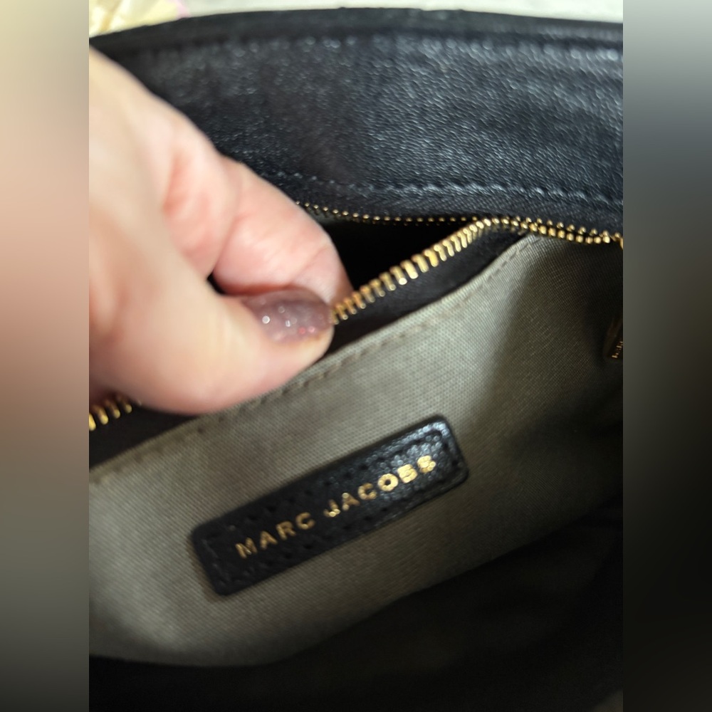 Marc Jacobs Black Quilted Shoulder Bag with Gold Chain - Picture 11 of 16